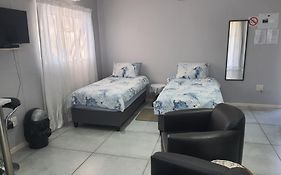 1150 On Bain - Self Catering
